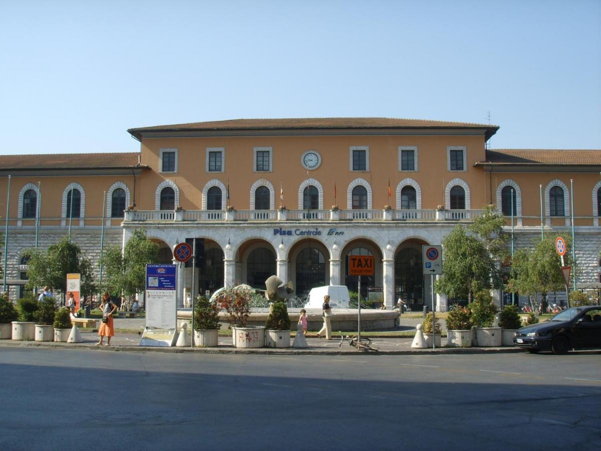 Pisa Stazione - Centro Appartamento Elegante Con Netflix Eksteriør bilde